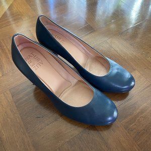 Neutralizer Michelle Pumps - almost new, size 6.5 Wide